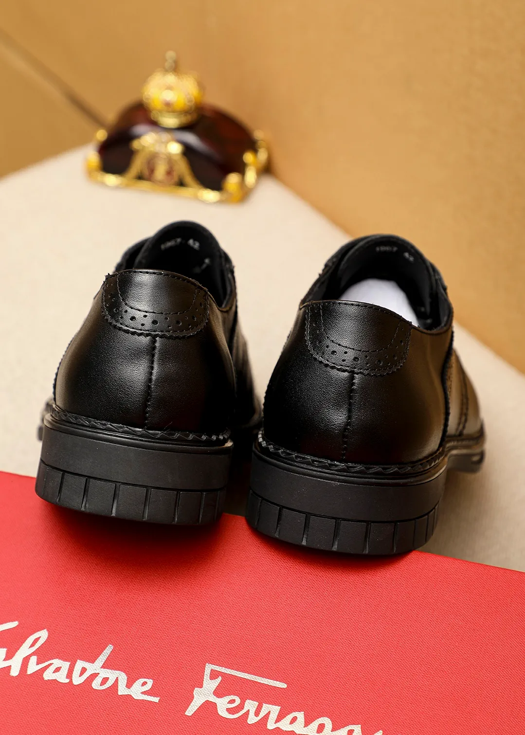 Men's shoes 💰462 💐 Product trademark: Ferragamo "Ferragamo" business leather shoes Regular size: 38-44 (45.46🉑️customized) Product materials: Selected imported first-layer calfskin upper, imported water-dyed cowhide leather lining. Strong three-dimensional visual effect, rubber outsole Color: 1⃣️color optional
